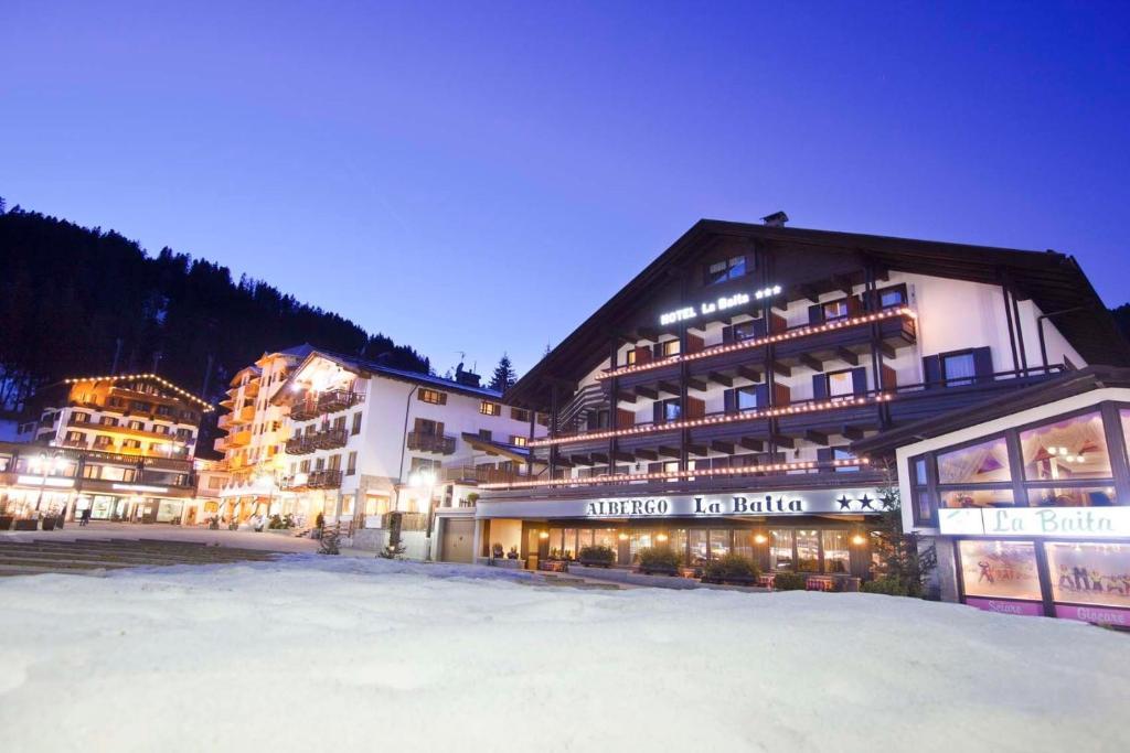 Hotel La Baita มาดอนนาดีกัมปิโญ ภายนอก รูปภาพ